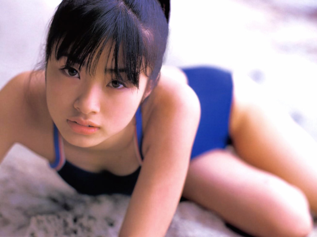 上戸彩　グラビア水着お宝エロ画像